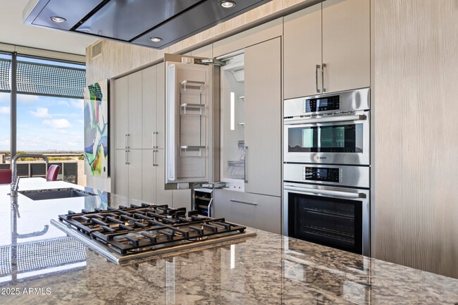 Building Photo - 7180 E Kierland Blvd