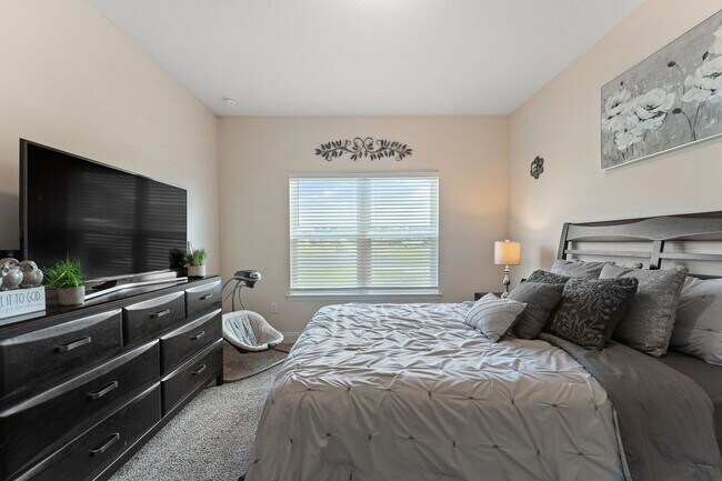 Building Photo - 5568 Micanopy Dr