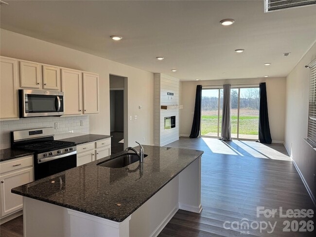 Building Photo - 1007 Maylen Trce