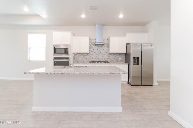 Building Photo - 12832 Haxby St