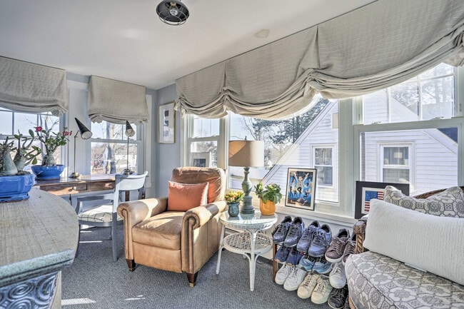 Building Photo - 257 Elm Ave