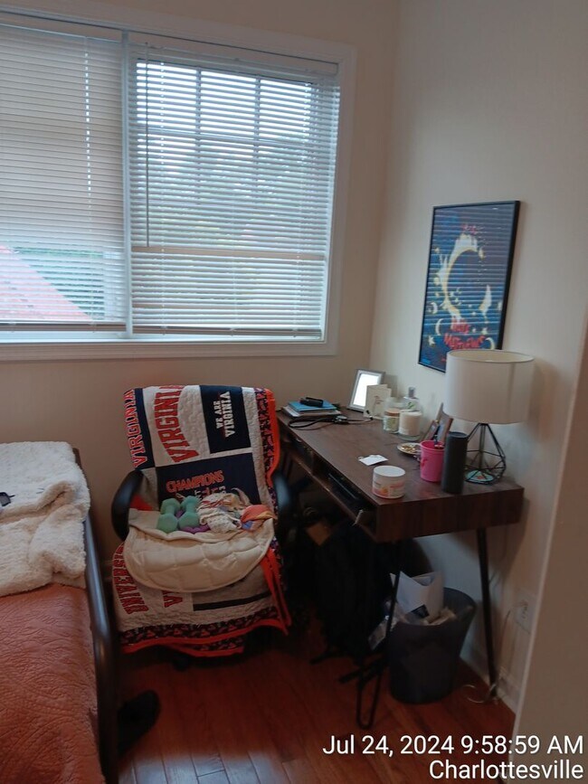 Building Photo - 14th Street NW / 2 Bedroom / 2 Bath Leasin...