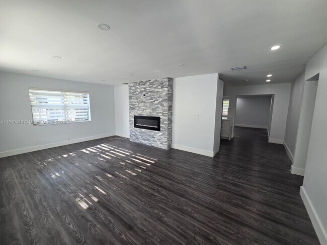 Building Photo - 2850 N 62nd Ave