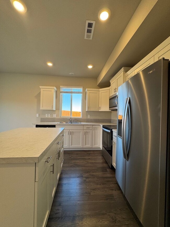 Building Photo - Pet-Friendly 3 Bed Home on Cul-de-Sac