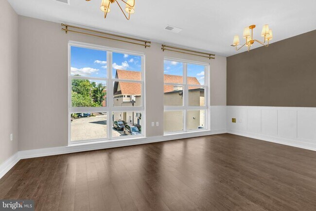 Building Photo - 1800 Mt Vernon Ave