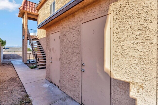 Building Photo - 2257 Exeter Dr