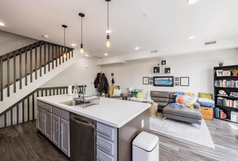 Building Photo - 527 S Dubuque St