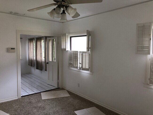 2nd Bedroom leading to bonus room - 556 Radcliffe Ave