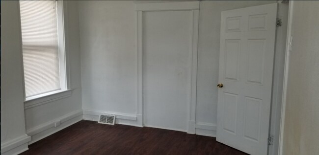 Building Photo - 3146 Keokuk St