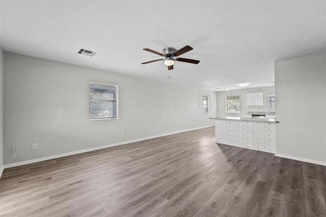 Building Photo - 455 Longstreet Rd