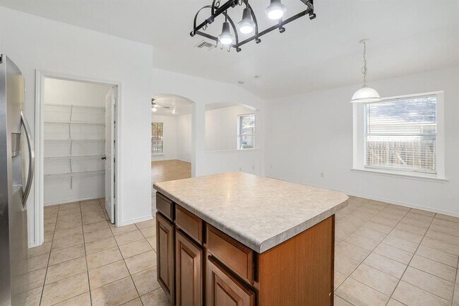 Building Photo - 1109 Fossil Cove