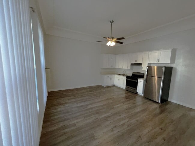 Building Photo - 3170 - 856 S. Catalina St.