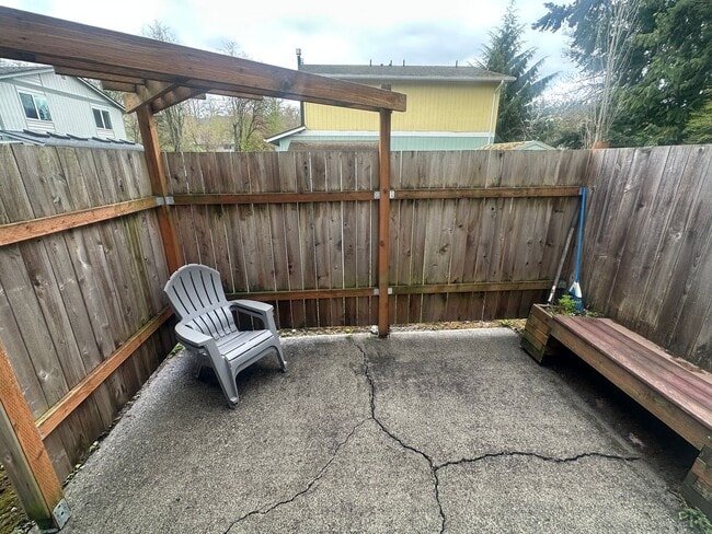 Building Photo - 2208 Wilson Ave