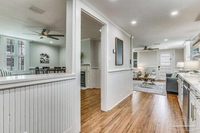 Building Photo - Beautifully renovated downstairs unit!