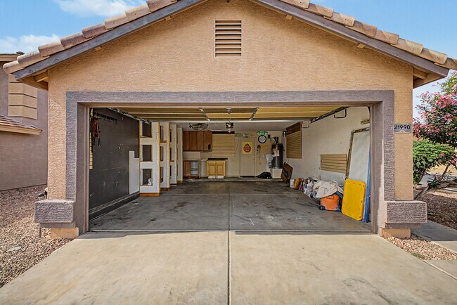 Building Photo - 21990 W Solano Dr