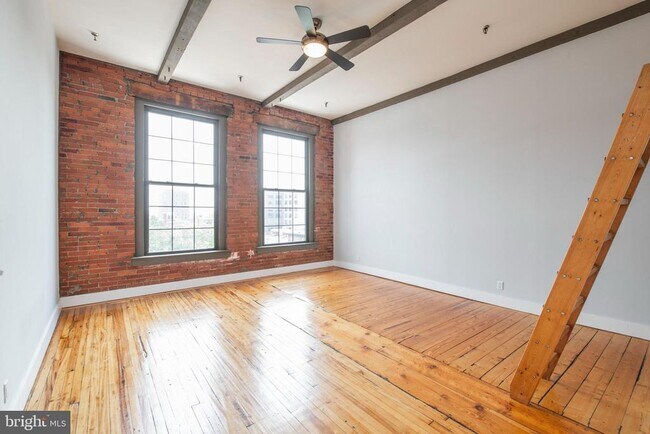 Building Photo - 313 Arch St