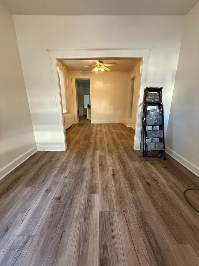 Building Photo - 204 E High St