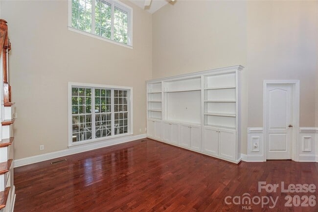 Building Photo - 181 Streamside Pl