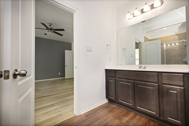 Building Photo - 2106 Benjamin Park