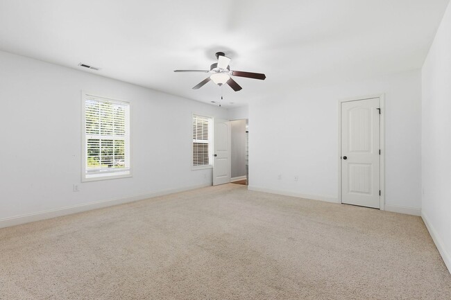 Building Photo - 80 Valor Cir