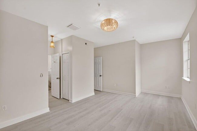 Building Photo - 695 Hibiscus St