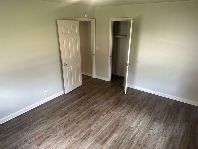 Building Photo - 1007 Mayes Ave