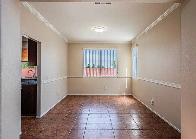 Building Photo - Gorgeous Four Bedroom Three Bathroom Home in Winchester