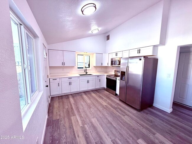 Building Photo - 1009 E Chipman Rd