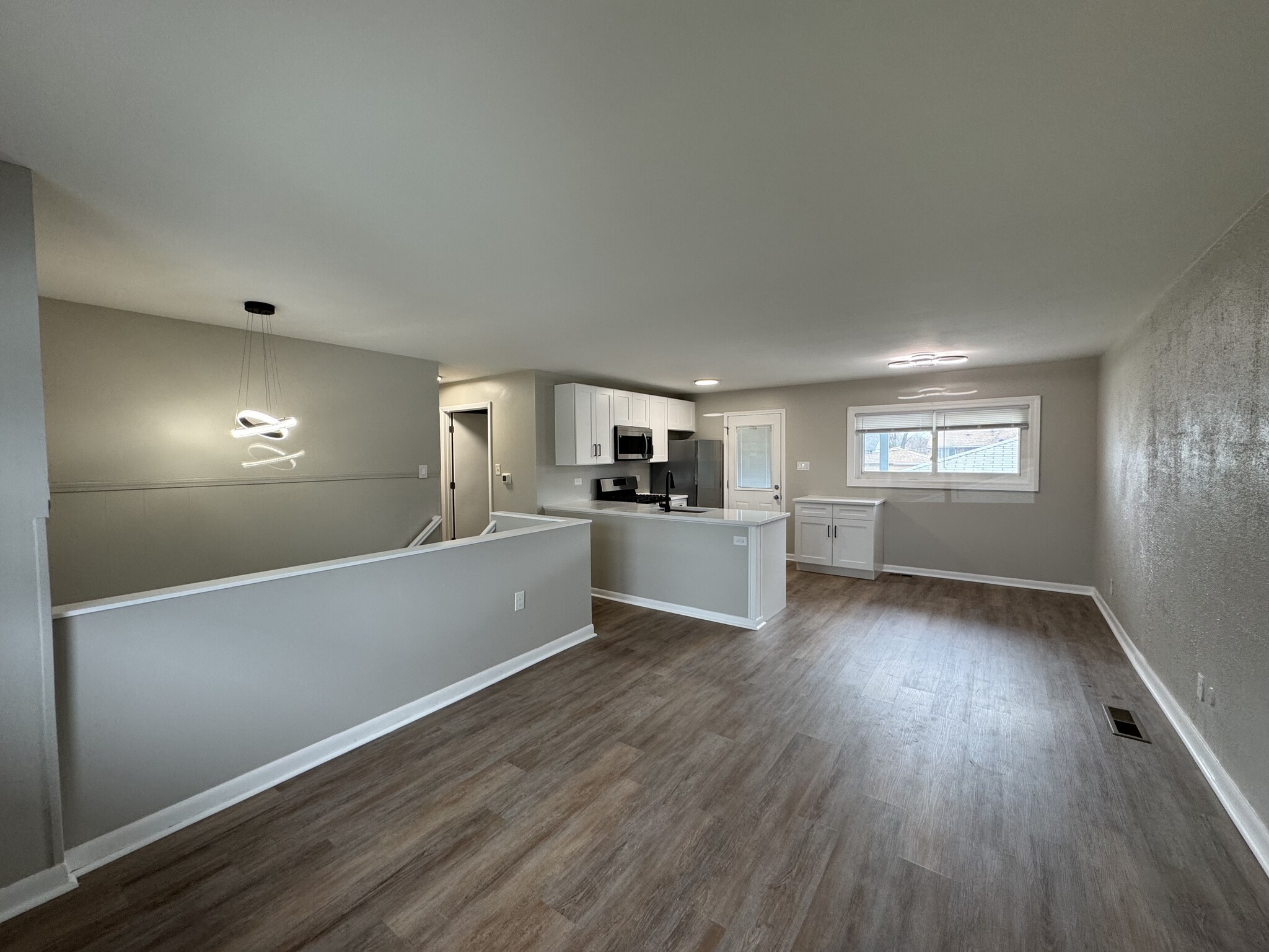 Building Photo - 117 S Willow Ln
