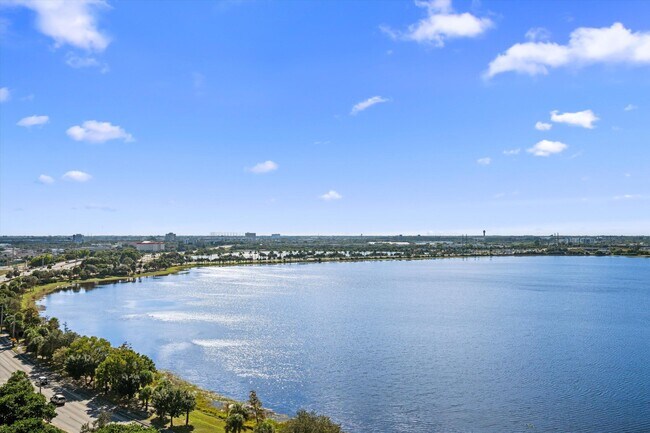 Building Photo - 300 S Australian Ave