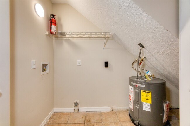 Building Photo - 203 E St