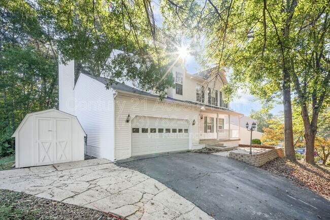 Building Photo - 16 Twin Lake Ct
