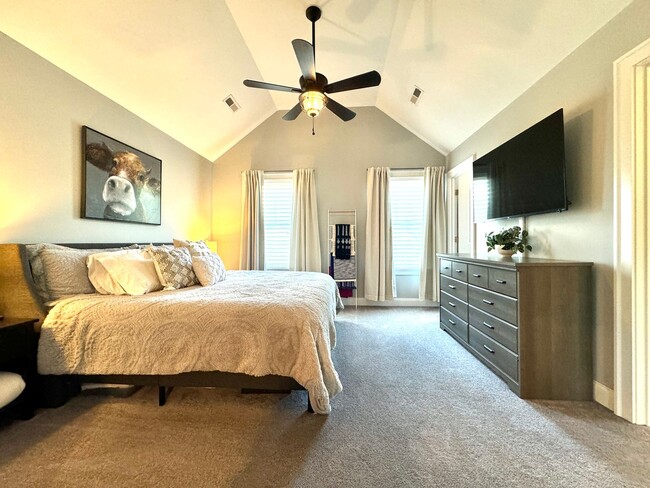 Building Photo - 3 Bedroom, 2.5 Bath Home w/ Fenced Yard and 2 Car Garage