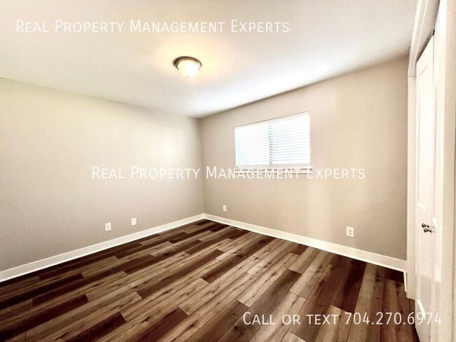 Building Photo - 3021 Heathstead Place