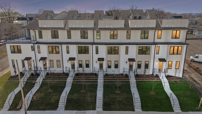 Building Photo - 1019 12th Ave N