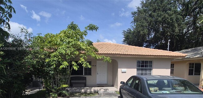 Building Photo - 2018 SW 58th Ct