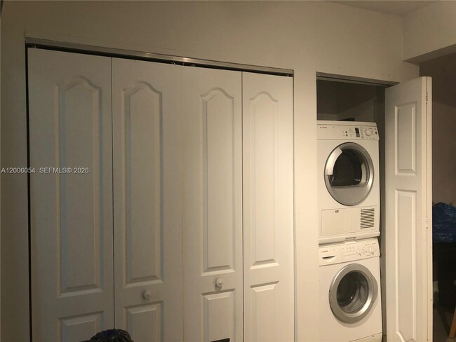 Building Photo - 911 Meridian Ave