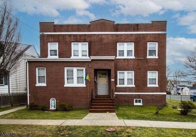 Primary Photo - 439 Willow Ave