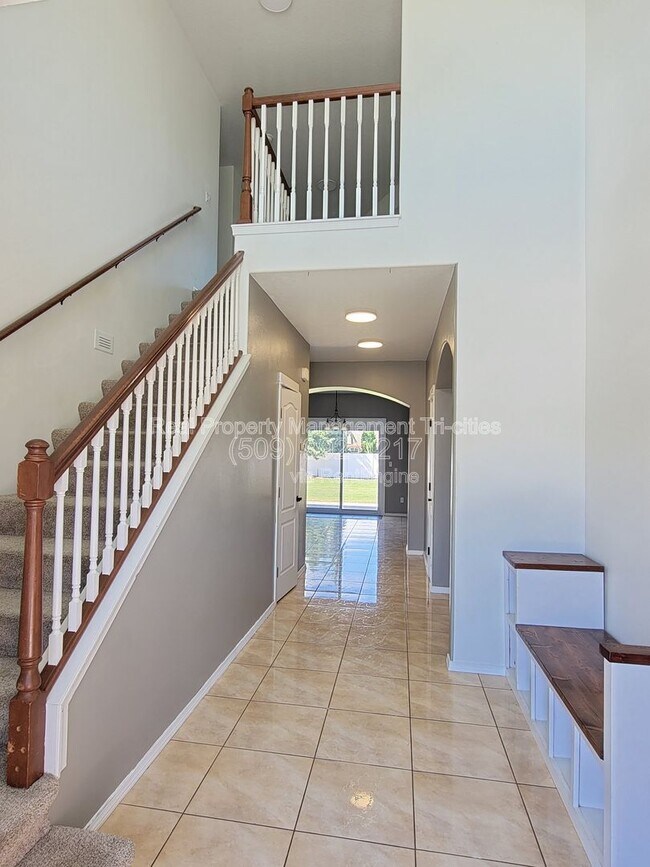 Building Photo - 5017 Laredo Dr