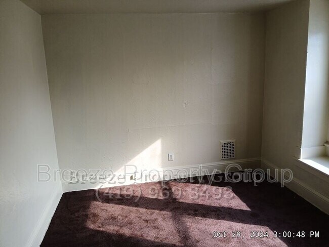 Building Photo - 244 Knower St