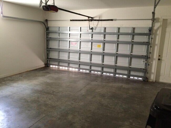 Building Photo - 750 Millbrae Ct