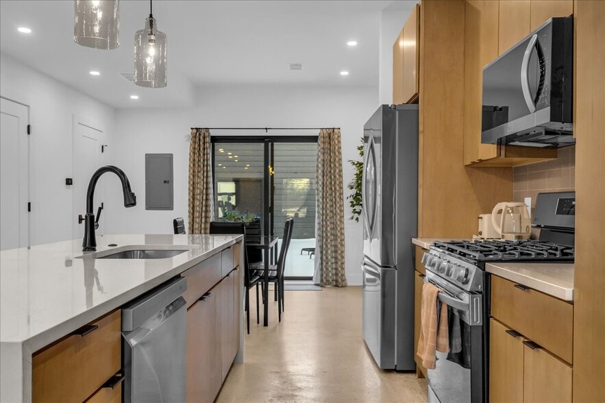 Building Photo - 7536 Churchill St