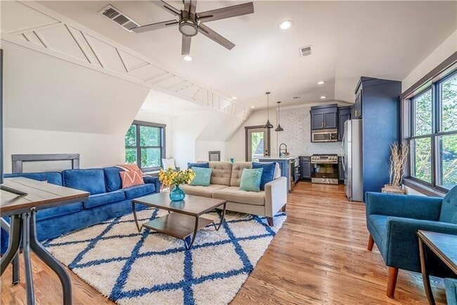 Building Photo - 767 Terry St SE