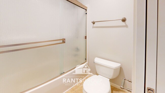 Building Photo - Beautiful 3 bed/2.5 bath Lacey Home with JBLM Access!