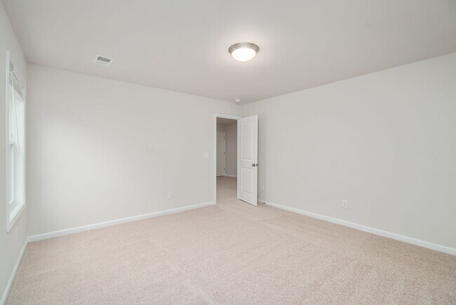 Building Photo - PET FRIENDLY - ENCLOSED FENCE In beautiful Graniteville!  Free Rent promo with qualified lease!!