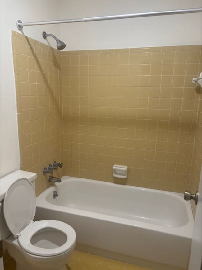 Building Photo - Let us welcome you home! Now available to rent!