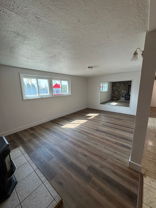 Building Photo - 2192 E Hwy 33