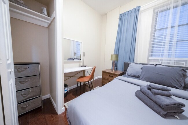 Building Photo - 5 W 101st St