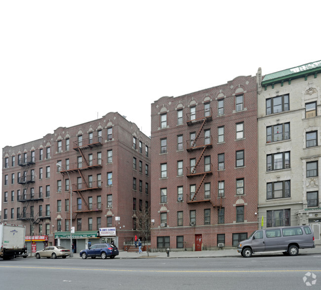 Primary Photo - 239 E Kingsbridge Rd