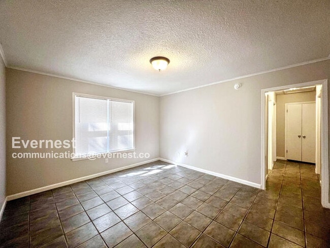 Building Photo - 3095 Forest Glen Dr